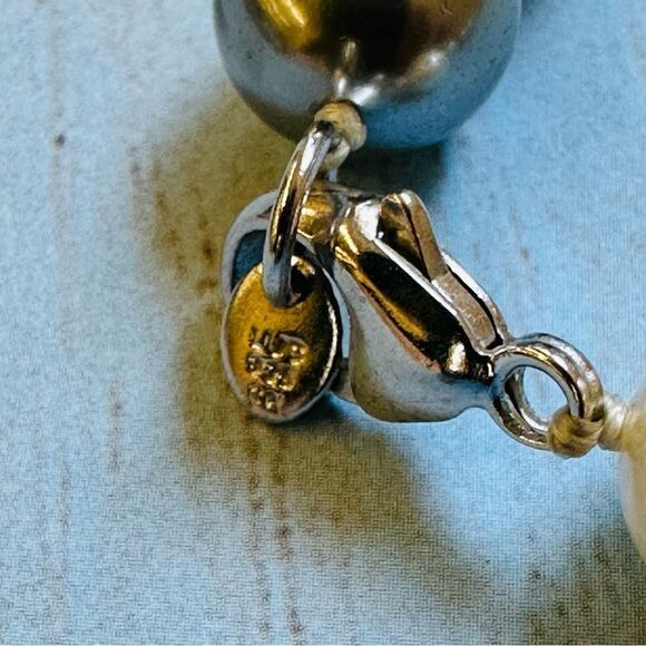 Sterling Silver White Gray Silver Knotted Glass Pearl Necklace - Picture 2 of 2